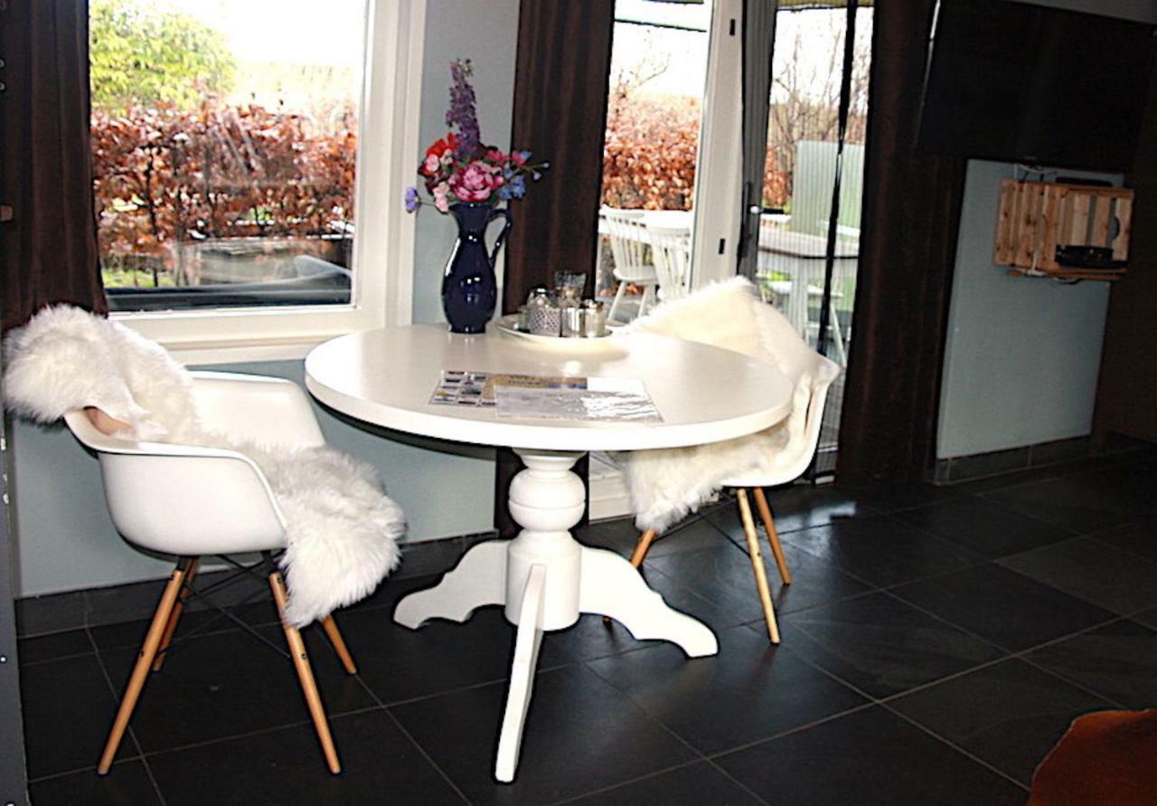 Garden House, Private Studio Apartment With Wifi And Free Parking For 1 Car Weesp Ngoại thất bức ảnh